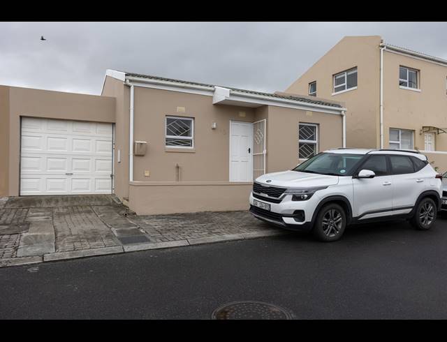 3 BEDROOM FREESTANDING TO LET IN MUIZENBERG